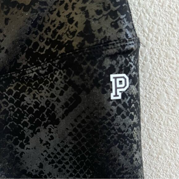 Victoria's Secret Pink Ultimate Snakeskin Bike Shorts Tights Shorties XS - Picture 2 of 4